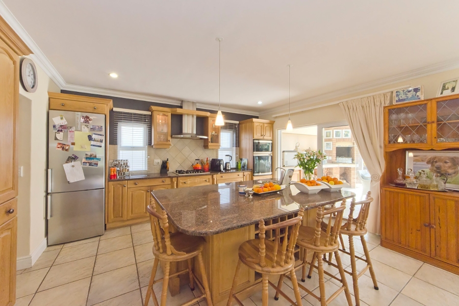 3 Bedroom Property for Sale in Leisure Isle Western Cape